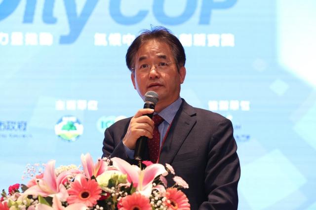  이동환 고양특례시장이 대만 가오슝 스마트시티 서밋 CityCOP 포럼에 참석해 발표를 하고 있다 사진고양시