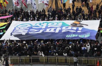 주말 전국에서도 尹대통령 탄핵 찬반 집회...부산, 광주 등 대규모 인파 몰려