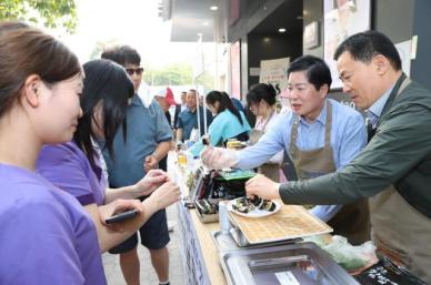 고흥김으로 싼 김밥, 하노이 사로잡다…베트남서 성황리 판촉전
