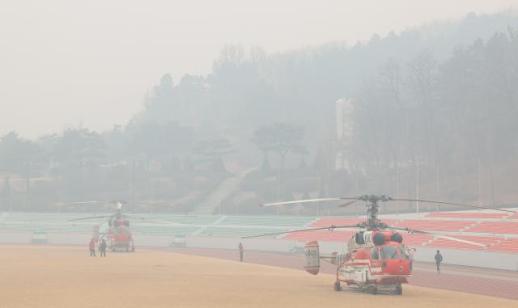 韩国庆尚道多地山火持续 灭火工作进入关键阶段