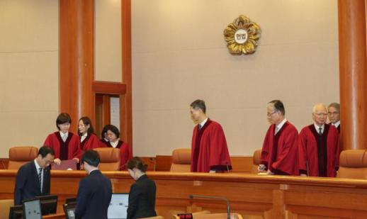 또 미뤄진 尹 탄핵 선고, 4월 초엔 가능할까