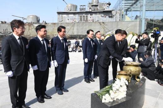 국힘, 천안함 15주기 추모식서 안보 수호 최선…민주는 뜻 기린다 논평