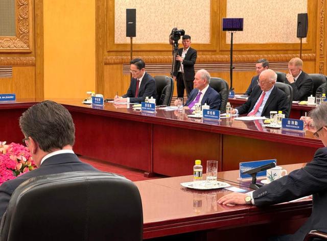 习近平会见国际工商界代表 李在镕和郭鲁正出席