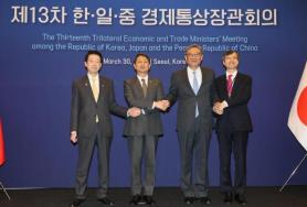 Korea, China, Japan renew push for trilateral FTA amid US tensions