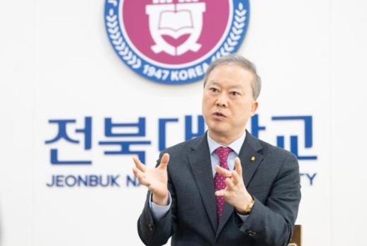 [대학총장 릴레이 인터뷰]① 양오봉 대교협 회장 "의대생들, 투쟁해서 얻을 수 있는 것 없어...스승 믿고 돌아오라"