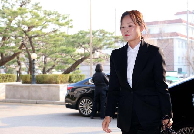 [포토] 헌재 출근하는 정정미 헌법재판관