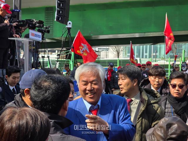 4일 서울 용산구 한남대로 일대에서 열린 탄핵 반대 집회 현장에 전광훈 사랑제일교회 목사가 방문했다. [사진=이지환 기자]