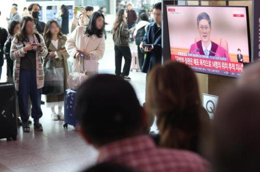 韩国全国上下屏息关注弹劾案结果