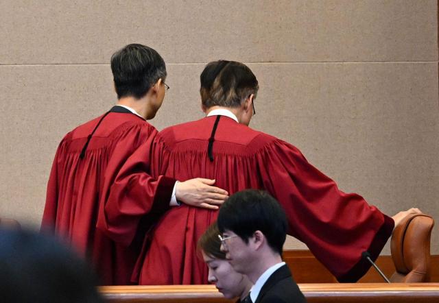 [포토] 선고를 마치고
