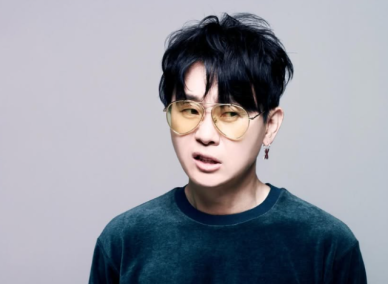 [종합] 나라 살렸다 vs X 같은 날…尹 탄핵에 둘로 갈라진 연예계