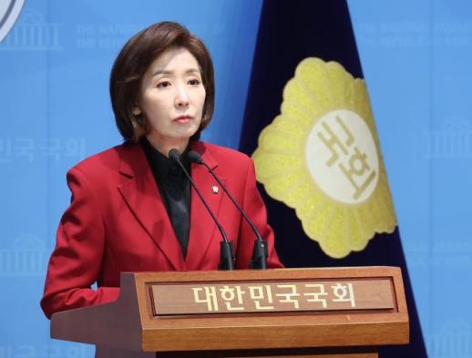 尹锡悦滞留总统官邸会见罗卿瑗 感谢此前力挺驳回弹劾