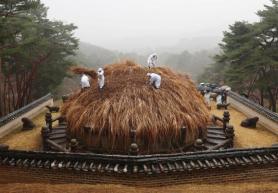 TRAVEL: At royal tomb, symbolic reeds-cutting ceremony connects past and present