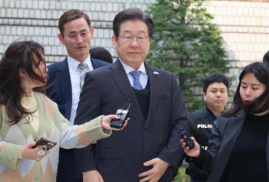 이재명, 법인카드 유용 재판 6월 시작될 듯…첫 공판준비기일 열려  