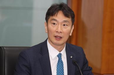 이복현 주주보호‧지배구조 개선 아쉬워…소모적 논쟁으로 말아야