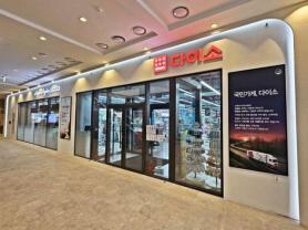 Offline retailers ramp up in-store brand strategy to weather slow consumption
