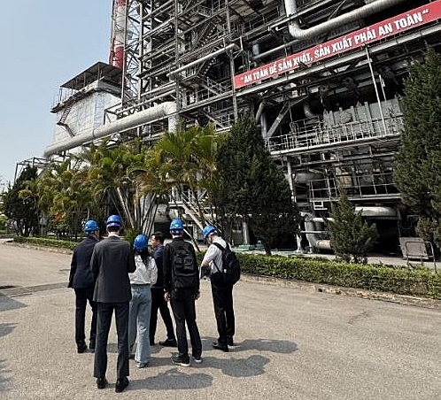 Nhân viên SGC EC tham quan nhà máy điện tại Việt Nam ẢnhSGC EC
