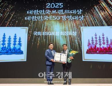 [포토] ​​​​​​​유환석 (주)에이블리스트 코리아 대표이사, 2025 대한민국브랜드대상 국회 ESG 포럼 회장표창 수상