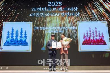 [포토] ​​​​​​​안영효 (주)어썸컨설팅 대표이사, 2025 대한민국브랜드대상 국회 농림축산식품해양수산위원회 상임위원장 표창 수상
