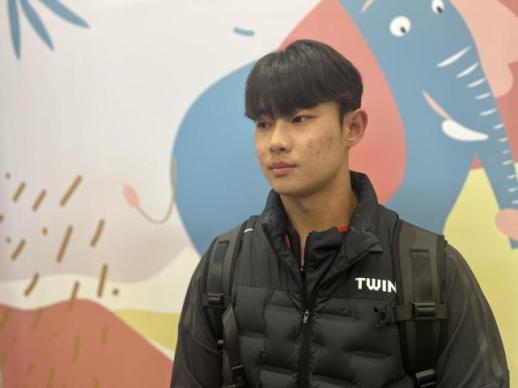 [주목! 이 선수] "후회하게 만들겠다"…광속 투구 펼치는 김영우, 신인상 거머쥘까