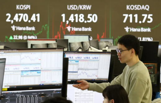 Nhà đầu tư nước ngoài kéo dài đợt bán tháo cổ phiếu Hàn Quốc sang tháng thứ tám