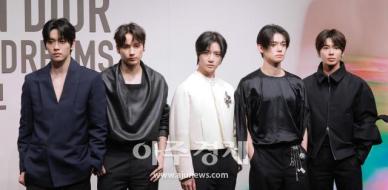 [포토] 투모로우바이투게더, 크리스챤 디올: 디자이너 오브 드림스 전시회 참석
