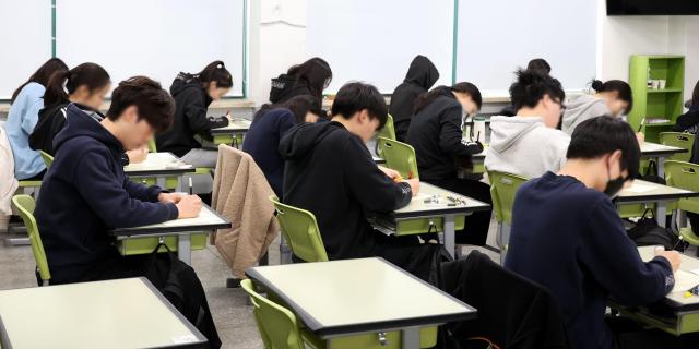 韩国学生退学意愿持续攀升 教育观念与学制压力或为主因