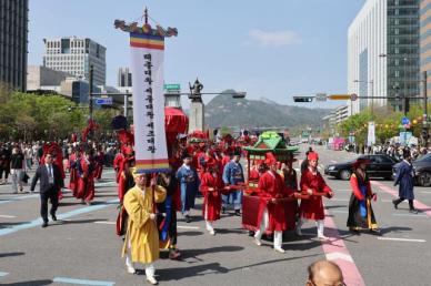 朝鲜王室神主时隔5年重新供奉至宗庙