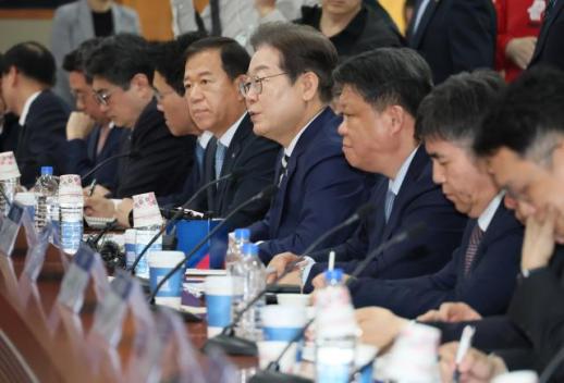 이재명, 코스피 5000시대 공약…"상법 최대한 빨리 개정"(종합)