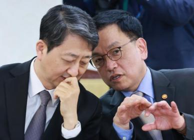 비관세장벽으로 환율조작·부가세 콕 찝은 트럼프…2+2 통상협의 앞두고 험로