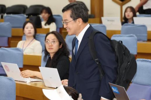 김동연, 호남 공약 발표…"5·18 정신 헌법 전문 수록·전주 올림픽 유치"