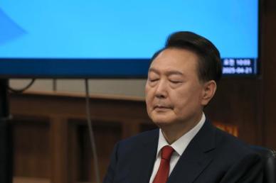 尹, 검찰 증인 신청에 반발하며 직접 발언 계엄은 가치 중립적인 것