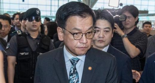 통상협의차 출국하는 최상목 한미동맹 새로운 논의 물꼬 틀 것