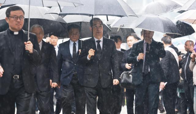 韩国代总统韩德洙吊唁教皇方济各