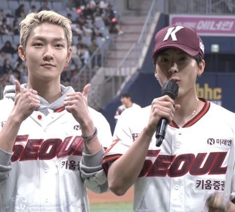 [SNS샷] 키움 시구하고 기아타이거즈 응원?…더보이즈 케빈 논란