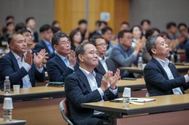이찬우 NH농협금융 회장 인구구조 급변, 유연하게 대응