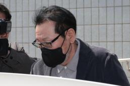 檢, 건진법사 전성배 자택서 1억6500만원 뭉칫돈 발견