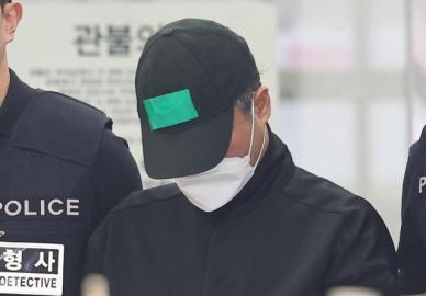일가족 5명 살해한 50대 가장 검찰에 송치...계획범죄 인정 질문에 고개 끄덕여