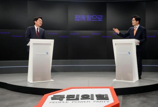 안철수 "도시는 중대선거구·지방은 소선거구제" 김문수 "책임·대표성 없어" 