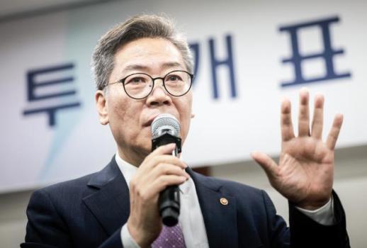 한덕수, 심판이 선수로 뛴다 지적에 선거관리는 선관위가 해