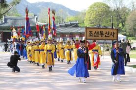 PHOTOS: Historic diplomatic mission to Japan reenacted