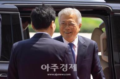 [포토] 국회 찾은 문재인 전 대통령