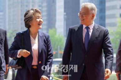 [포토] 문재인 전 대통령, 퇴임 후 첫 국회 방문