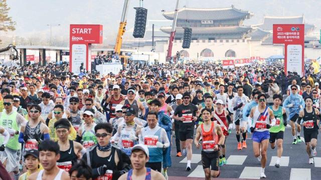 首尔周末马拉松频繁举行 交通瘫痪市民怨声载道