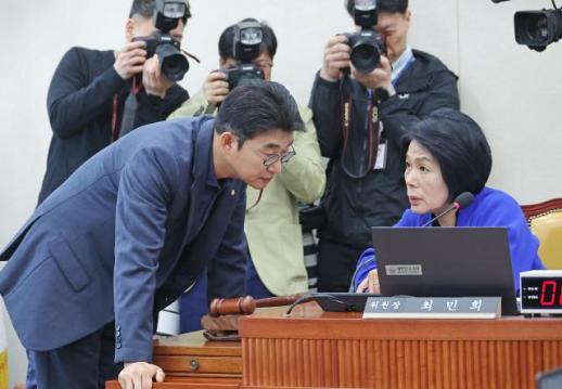SKT 해킹 서버, 민간 자율에 맡긴 통신망 허점…주요시설 지정도 안 됐다니