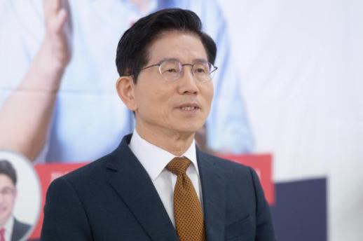 [대선주자 릴레이 인터뷰] 김문수 "양자 구도 땐 충분히 승산 있다" 