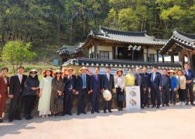 Phó Đại sứ Việt Nam tại Hàn Quốc thăm huyện Bonghwa và di tích nhà Lý tại Làng Việt Nam tại Hàn Quốc