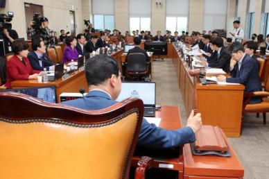 민주, 지역화폐 1조 추경안 행안위서 단독 처리