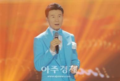 [포토] 강진, 아버지도 운다 (SBS 더 트롯쇼)