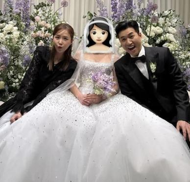 신지가 김종민 결혼식서 물건 부쉈다?…가짜뉴스에 분노