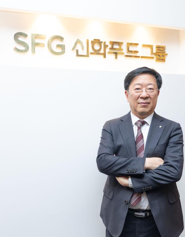 오현식 SFG 신화푸드그룹 사장이 지난달 17일 오후 경기 성남시 분당구 그룹 집무실에서 본지와 인터뷰를 가졌다 사진유대길 기자 dbeorlf123ajunewscom